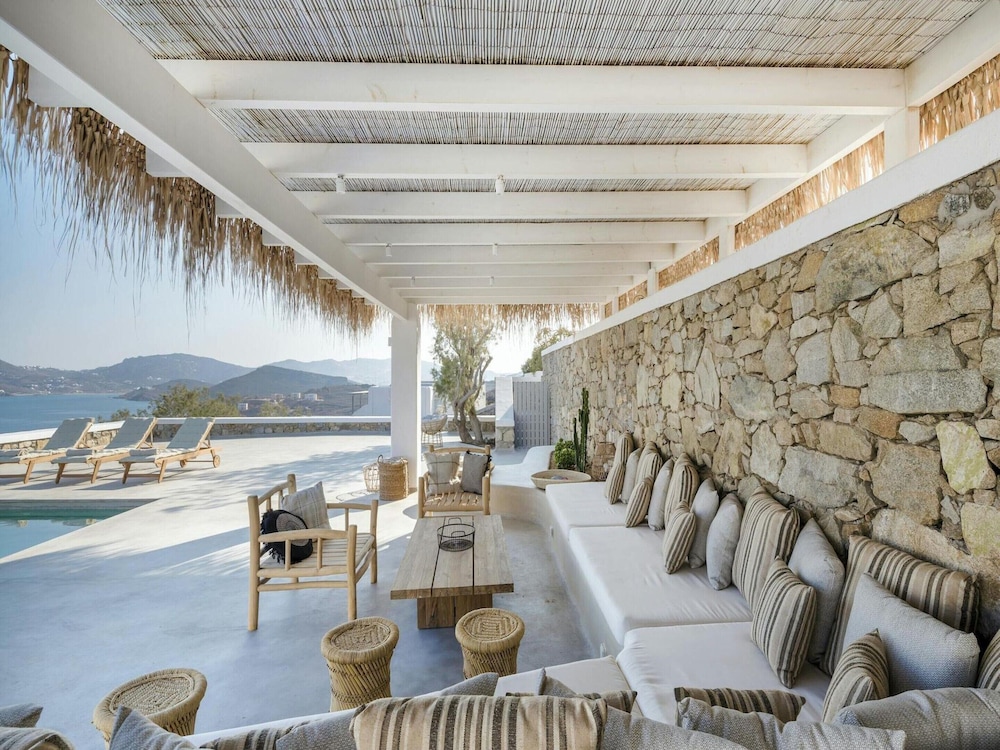 Villa photo 3