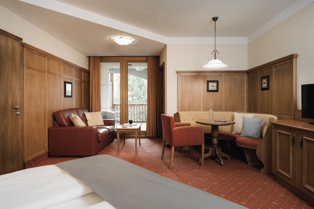 Junior Suite, Balcony, Mountain View photo 1