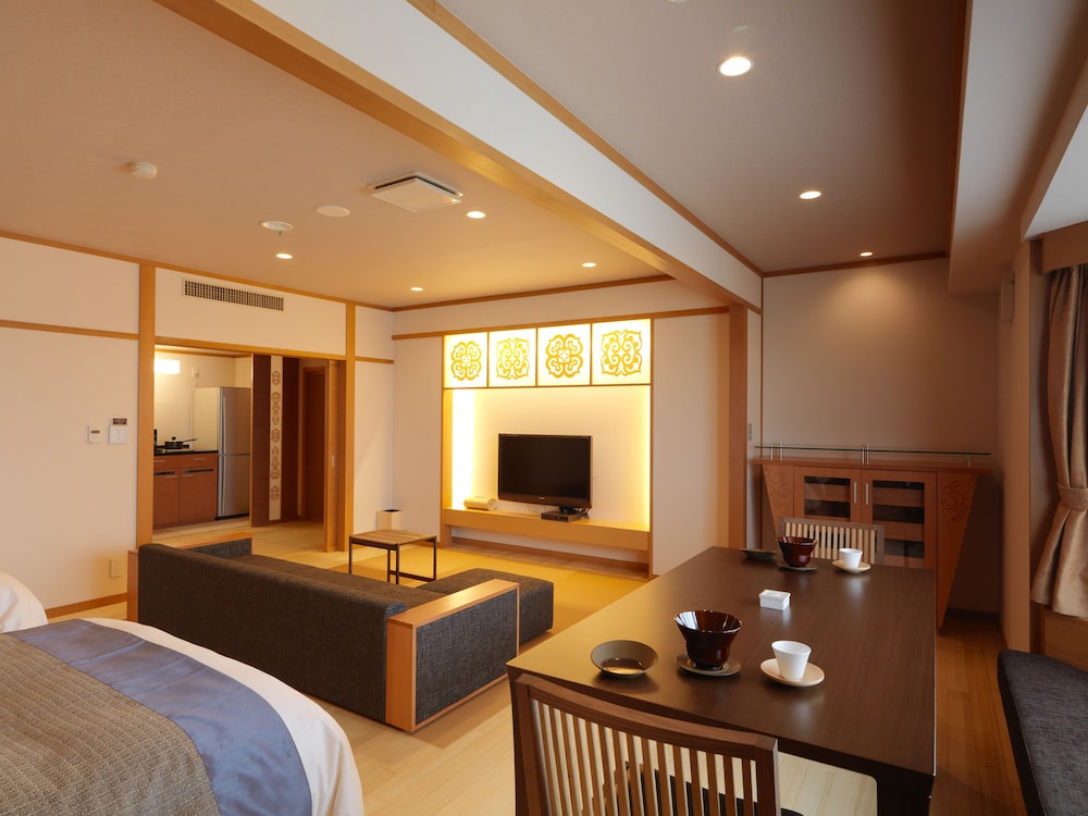 Deluxe Japanese Western Style Room (Non Smoking) - Photo 3