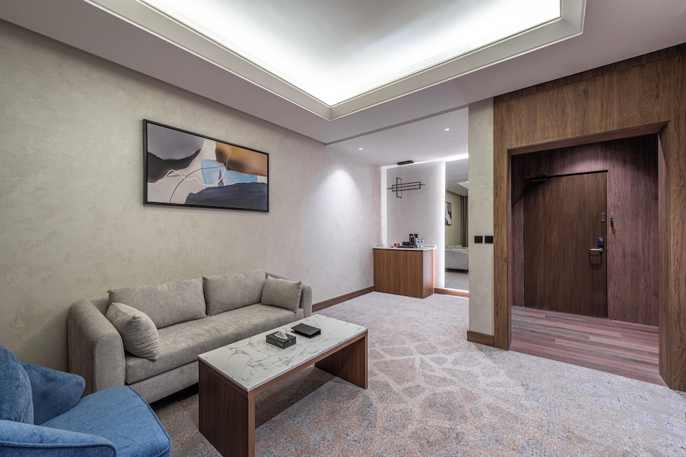 Executive Suite, 1 Bedroom - Photo 7