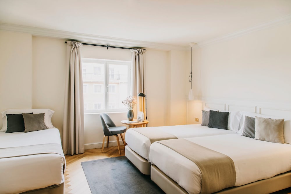 Deluxe Triple Room, Non Smoking, City View