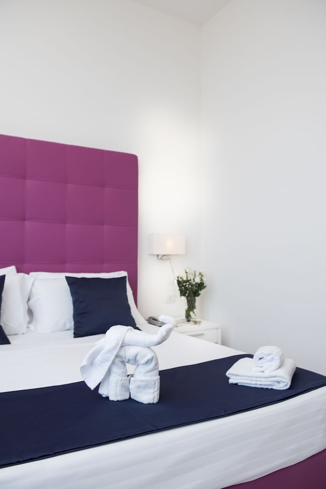 Comfort Room, City View - Photo 18