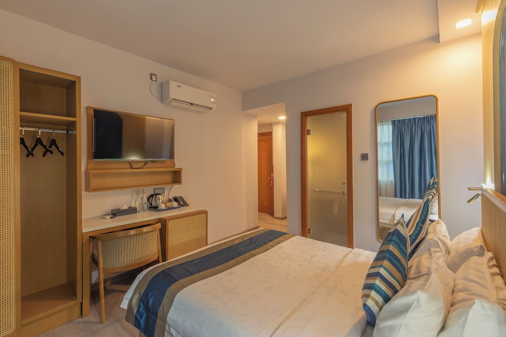 Deluxe Studio Suite - Photo 1