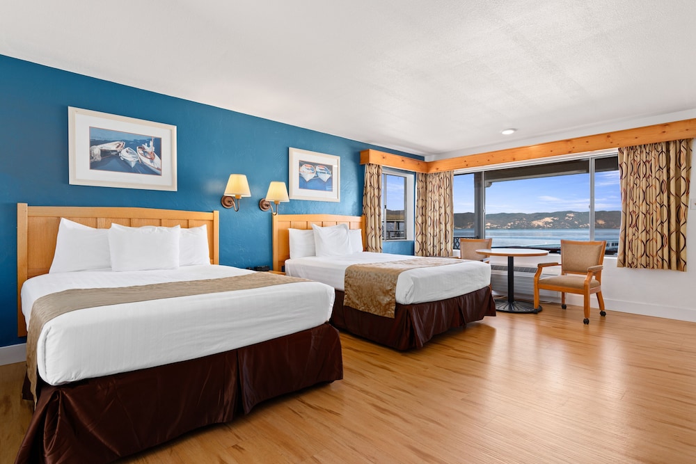 Room, 2 Queen Beds, Lake Front, No Pets Allowed