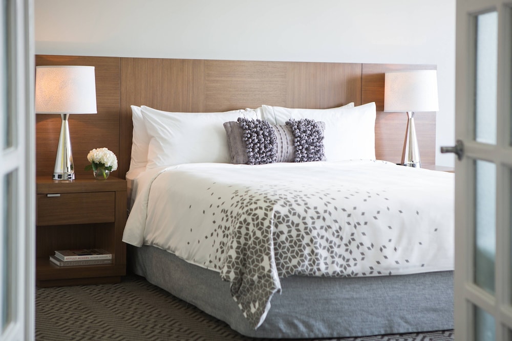 Executive Suite, 1 Bedroom - Photo 2