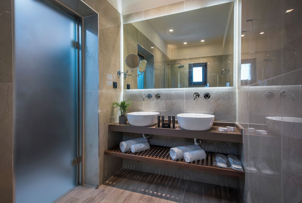 Junior Suite with Outdoor Jetted Tub and Side Sea View