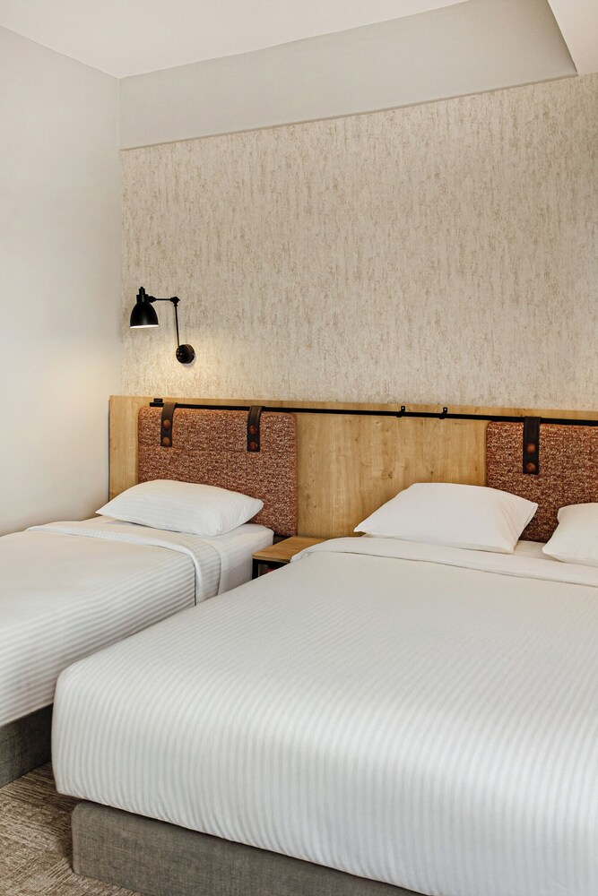 Standard Triple Room, City View photo 1