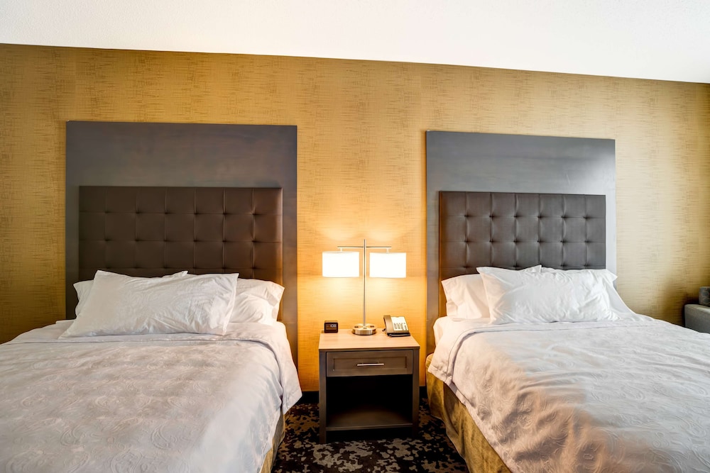 Suite, 2 Queen Beds, Accessible, Non Smoking (Hearing) photo 1