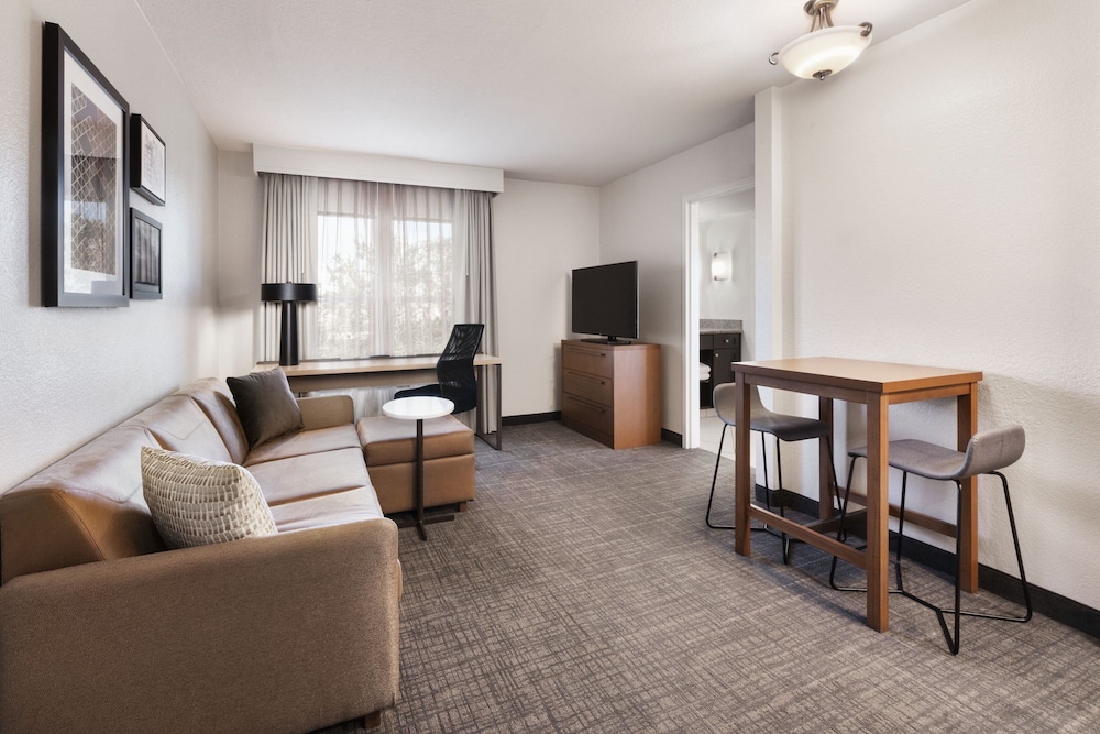 Suite, 1 Bedroom - Photo 1