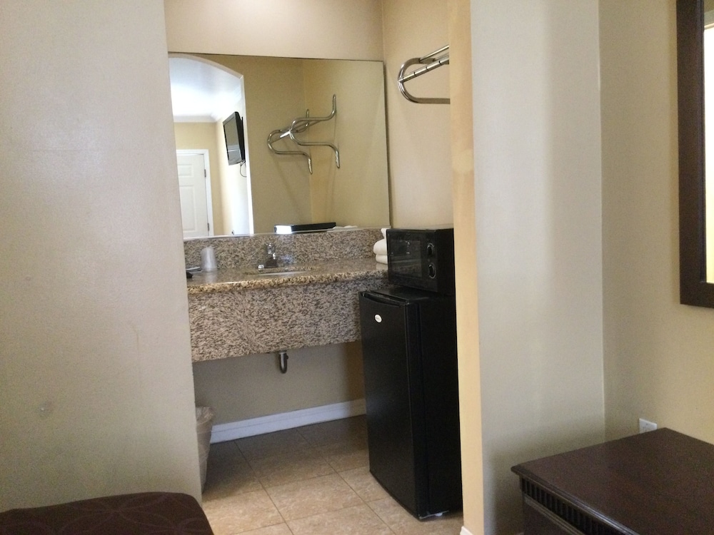Standard Double or Twin Room, 2 Double Beds photo 3