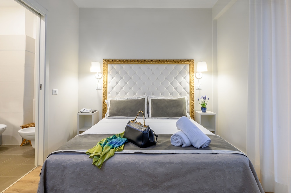 Standard Double or Twin Room - Photo 3