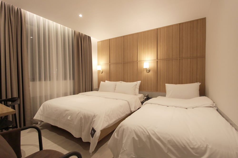 Suite Twin Room - Photo 1