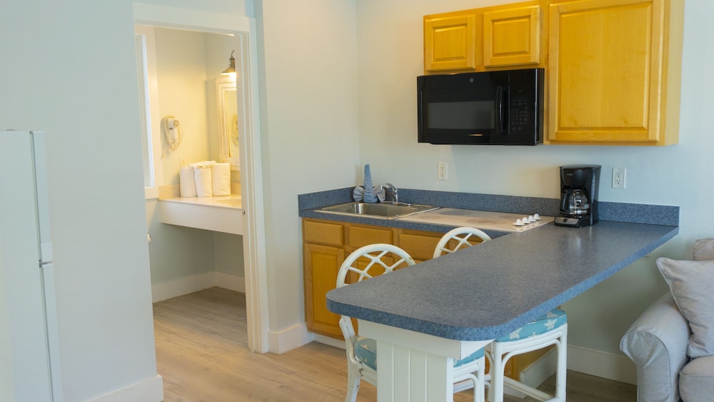 Suite, 2 Bedrooms - Photo 7