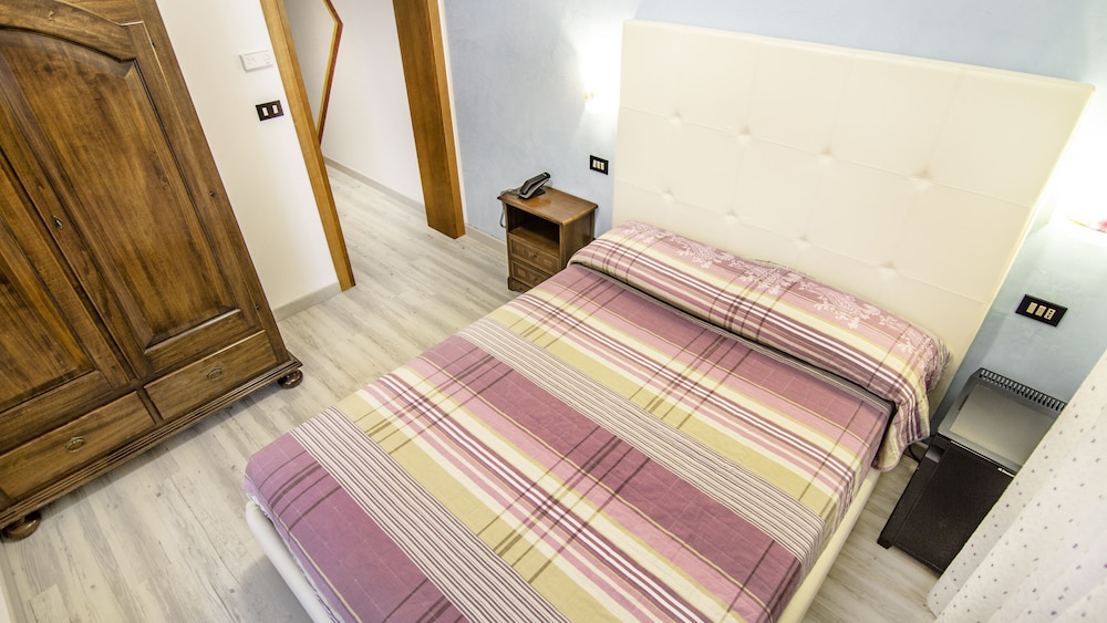Economy Double Room, 1 Bedroom - Photo 3