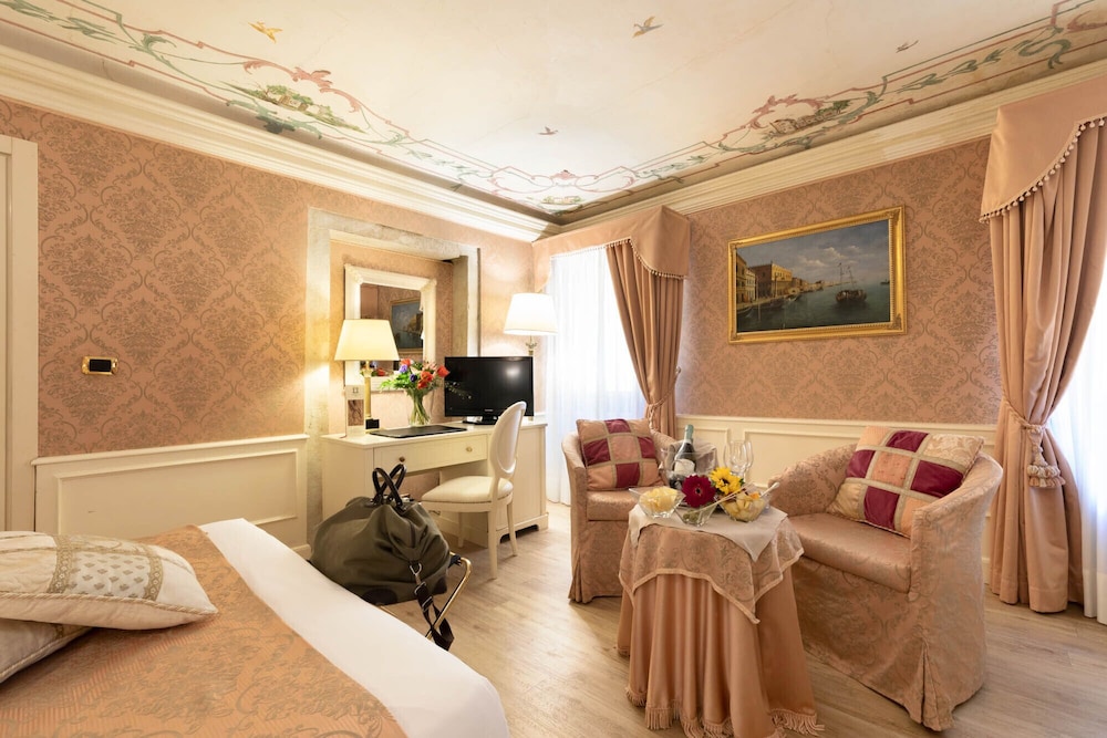 Deluxe Room, Canal View - Photo 1
