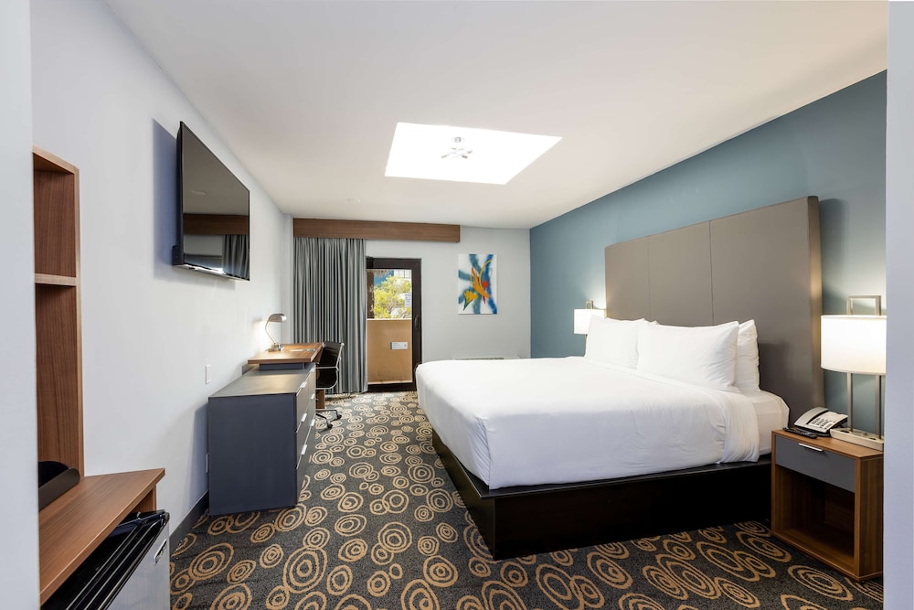 Room, 1 King Bed, Non Smoking - Photo 2