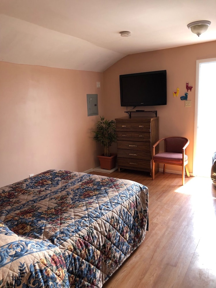 Comfort Cabin, 1 Queen Bed, Mountain View photo 3