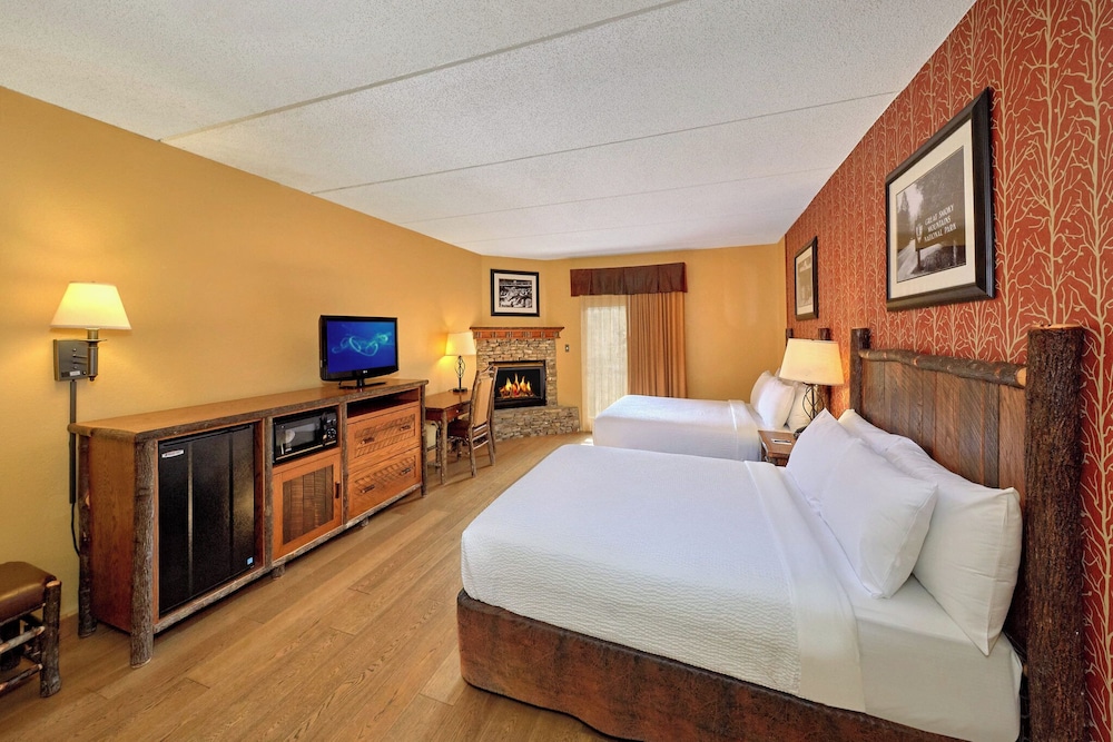 Standard Room, 2 Queen Beds (Stream View) photo 2