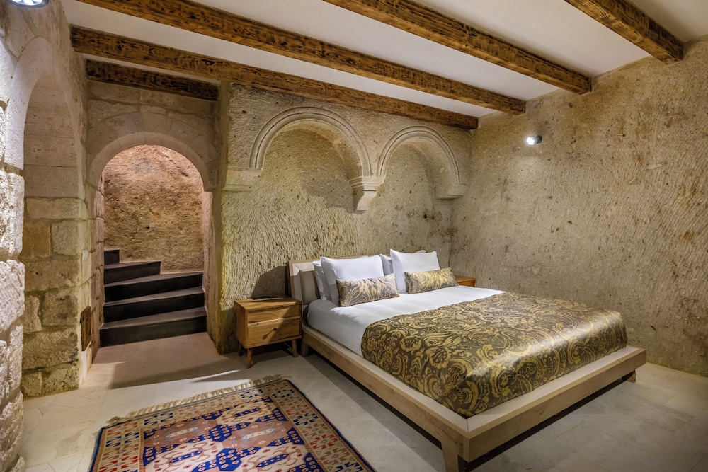 Deluxe Triple Room (Cave) - Photo 7