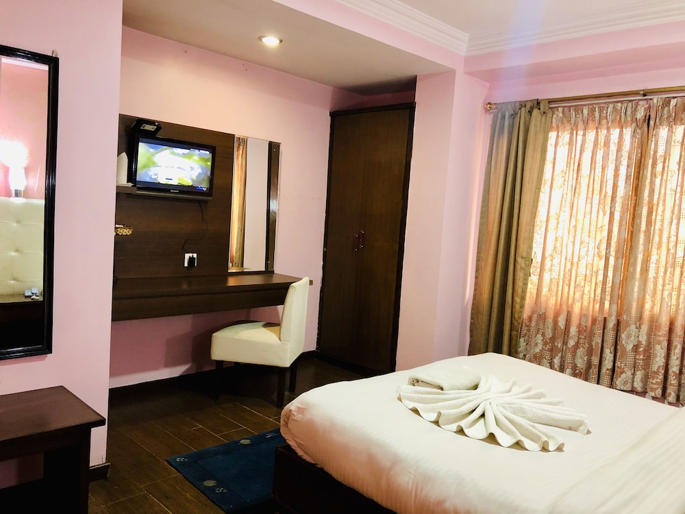 Standard Double or Twin Room - Photo 6