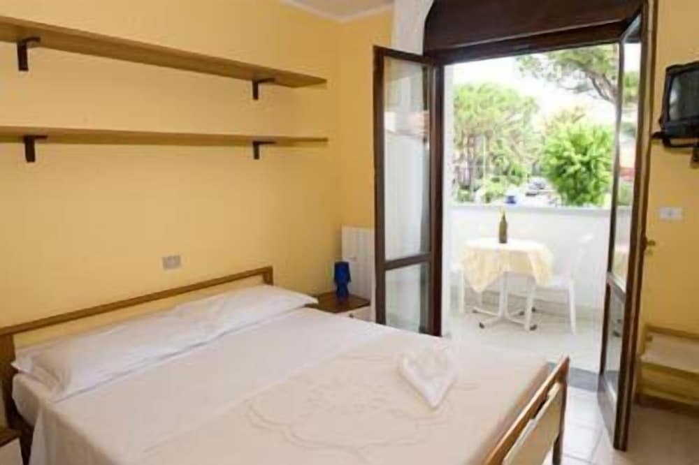 Double Room - Photo 4