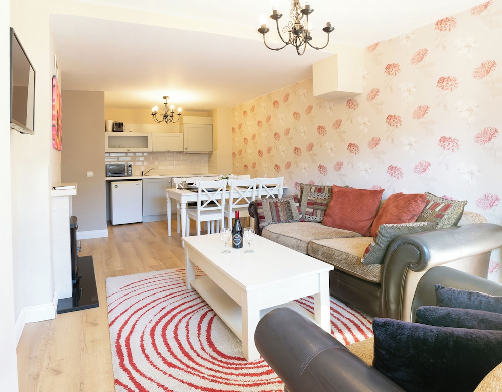 Deluxe Apartment, 2 Bedrooms, Kitchen (Free Sauna, Steambath & Jacuzzi) photo 1