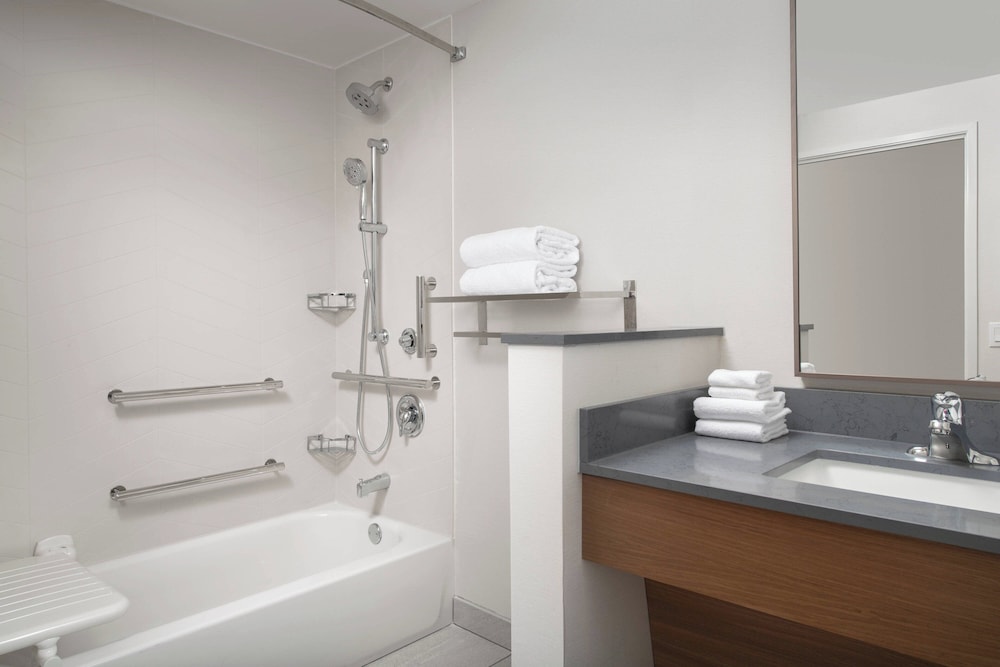 Room, 1 King Bed (Mobility/Hearing Accessible, Tub) - Photo 5