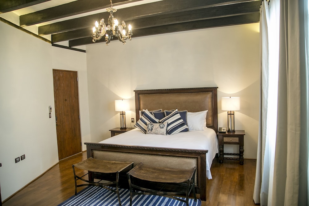 Luxury Suite photo 2