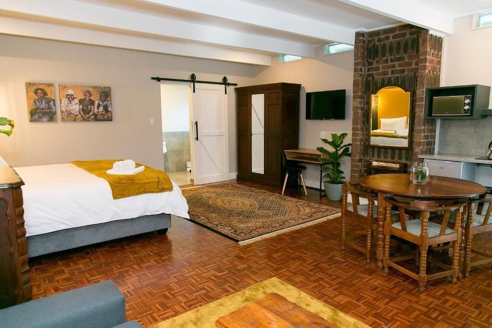 Executive Room, Kitchen - Photo 1