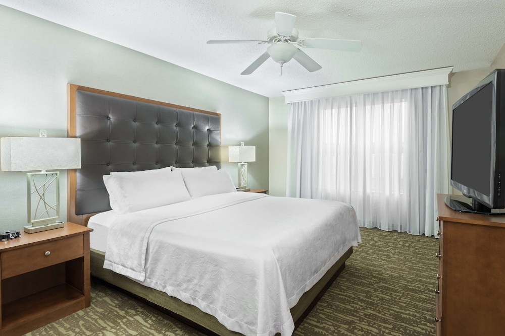 Suite, 2 Bedrooms, Accessible, Non Smoking (Accessible Tub, 1 King/2 Queens) - Photo 3