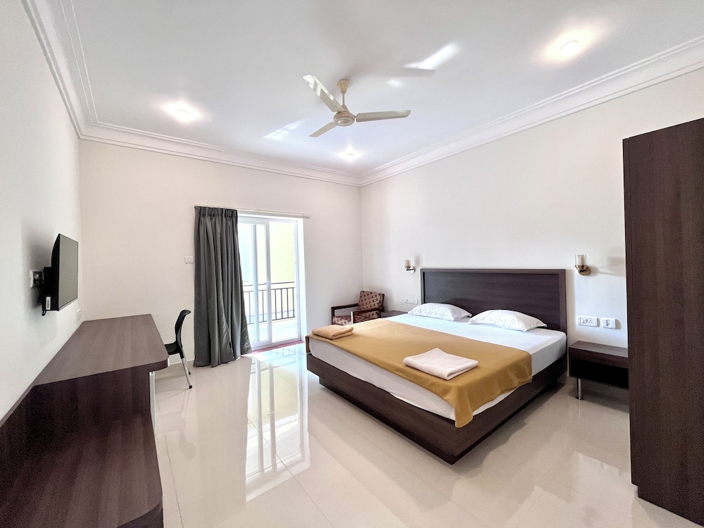 Superior Room, 1 King Bed, Balcony