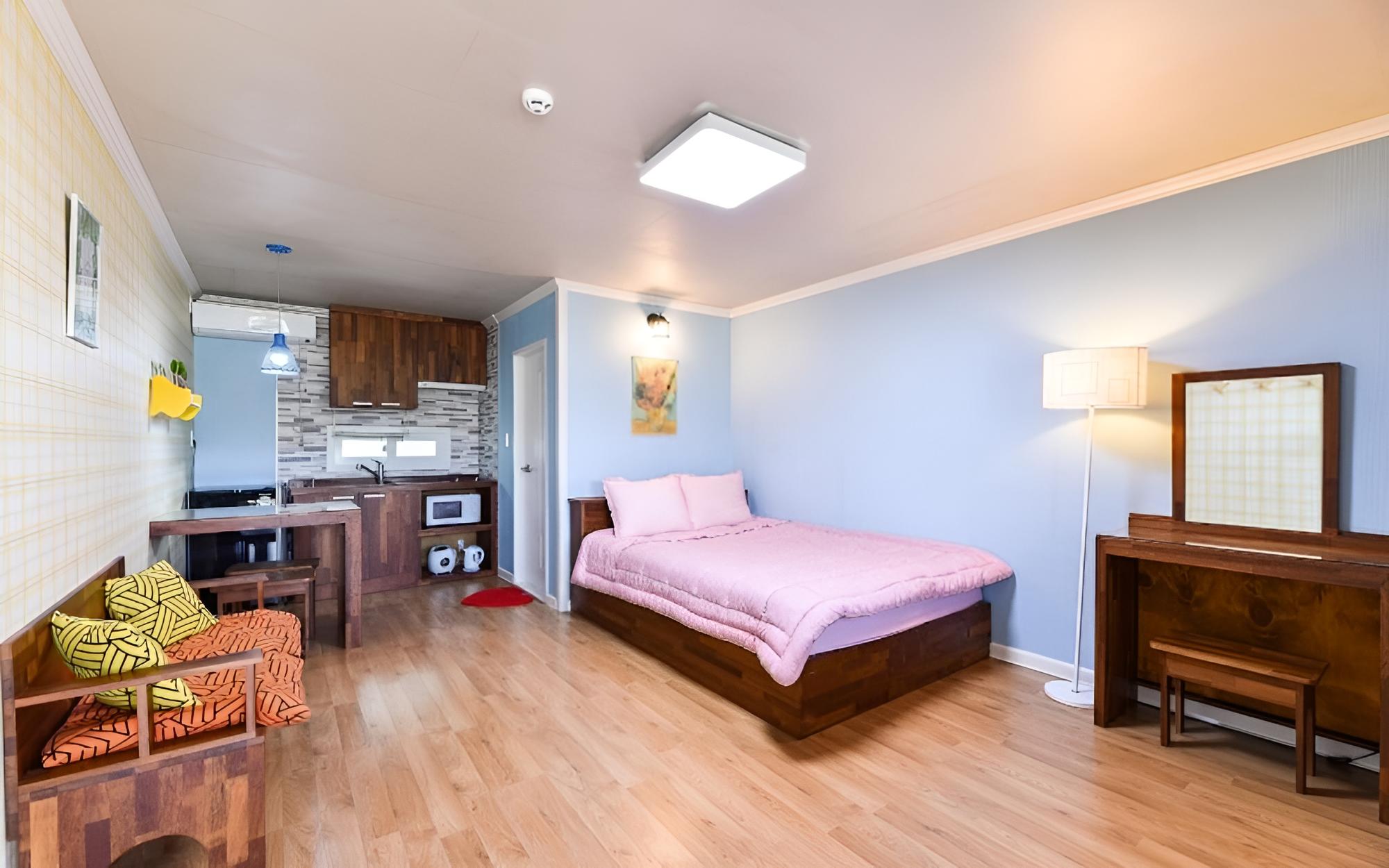 Room (Down Town 205)