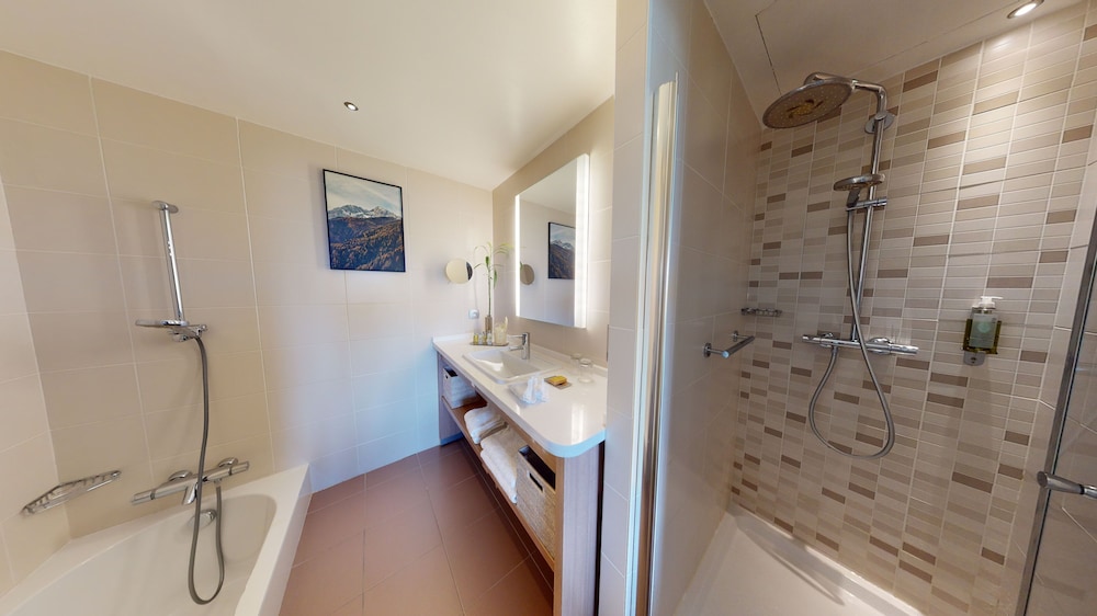Suite, 1 King Bed, Terrace - Photo 22