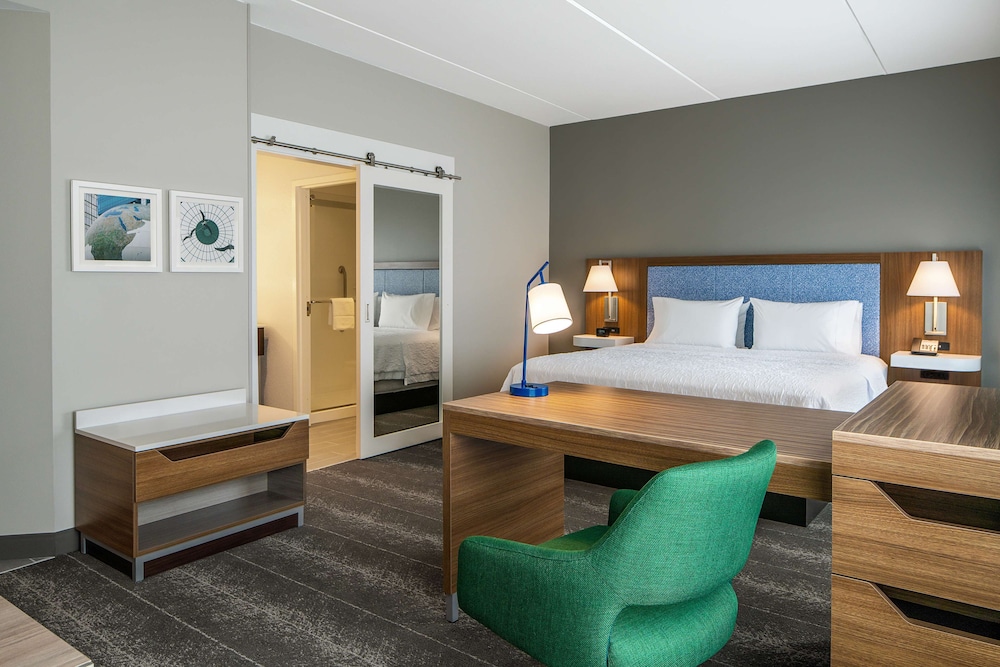 Suite, 1 King Bed, Non Smoking - Photo 2