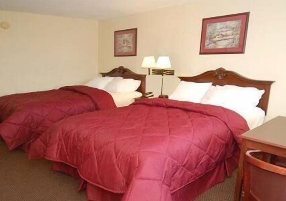 Standard Room, 2 Queen Beds, Non Smoking - Photo 4