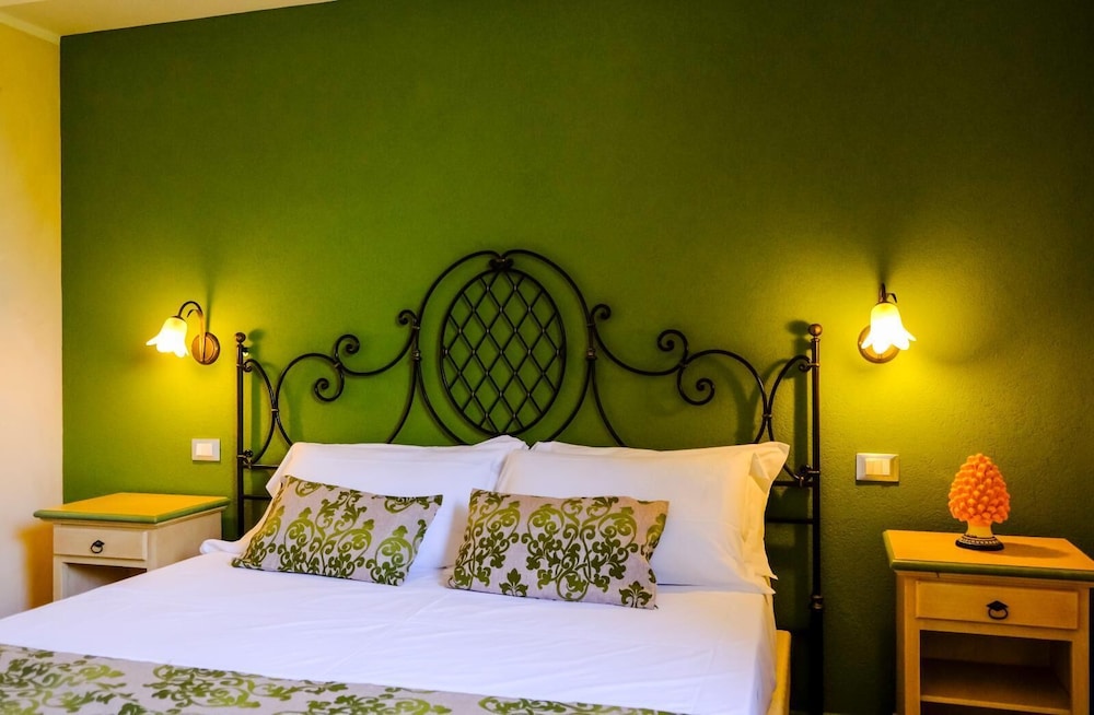 Economy Double Room, Garden View photo 2