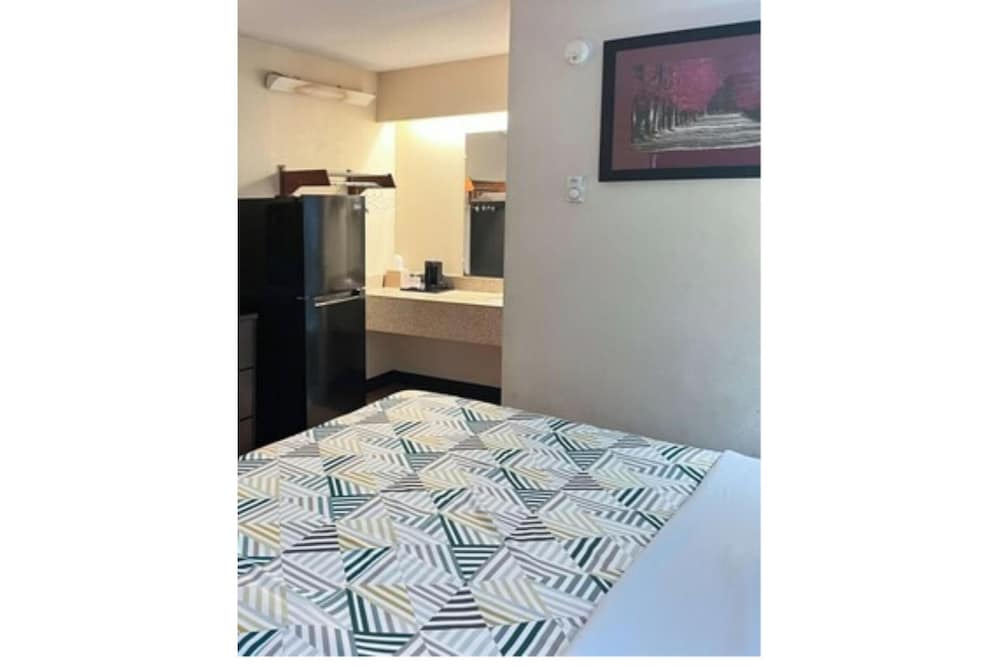 Deluxe Room, 1 King Bed, Accessible, Non Smoking photo 3