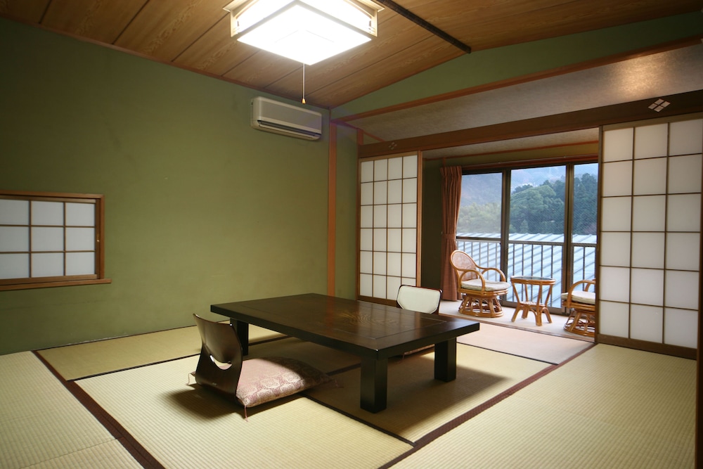 Japanese Style Quadruple Room with Separate Sitting Area (Private Bathroom) photo 2