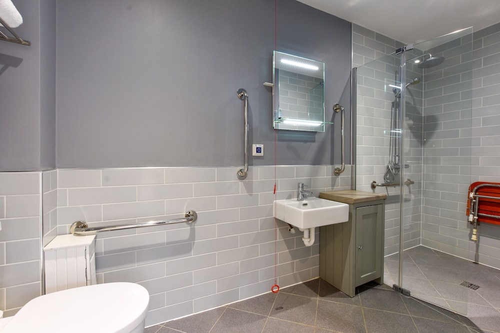 Double Room, Accessible, Ensuite (Shower Only) photo 3