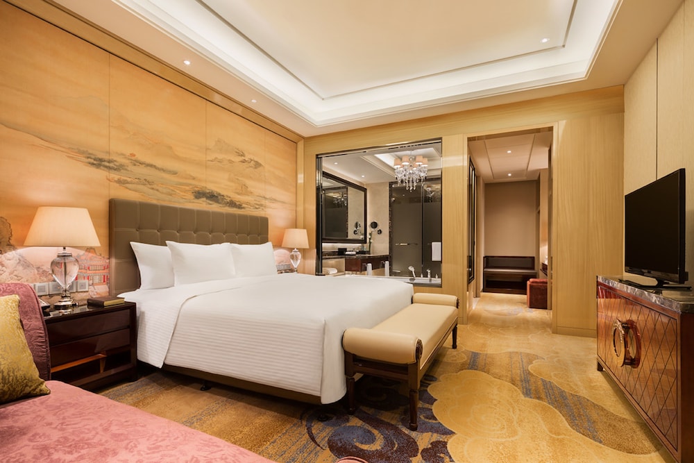 Luxury Suite