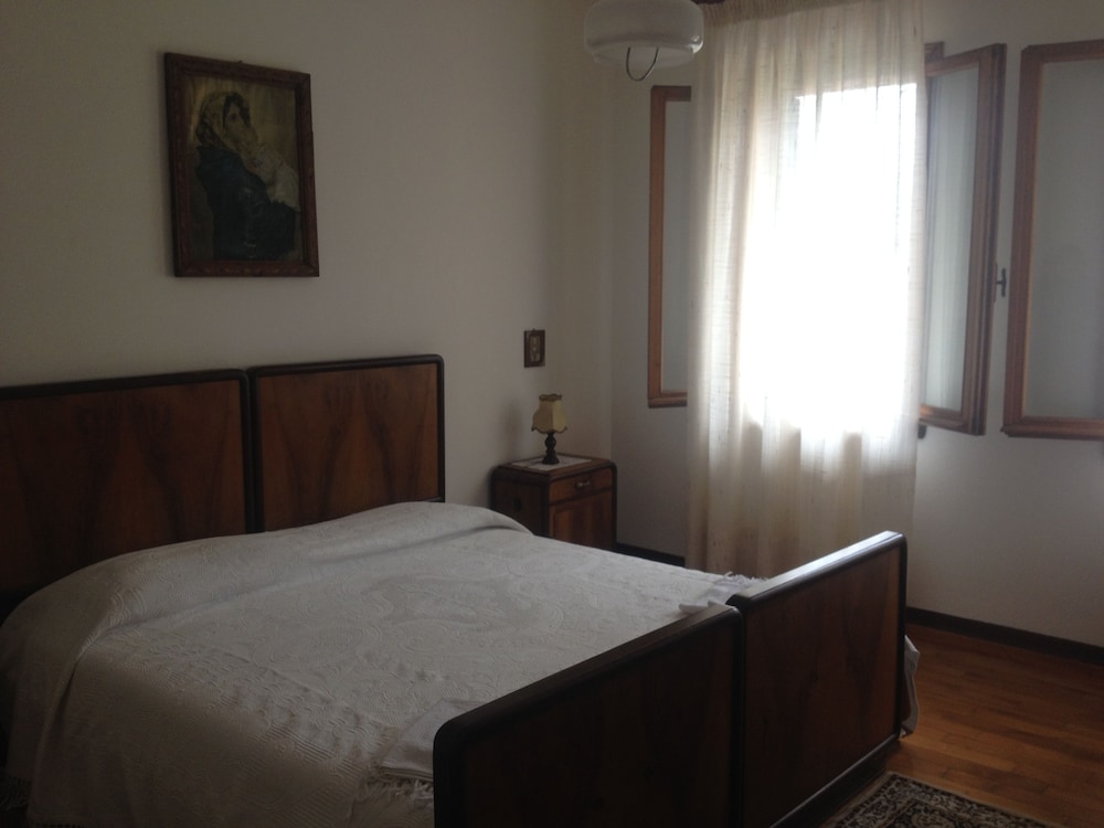 Double Room, Shared Bathroom photo 1