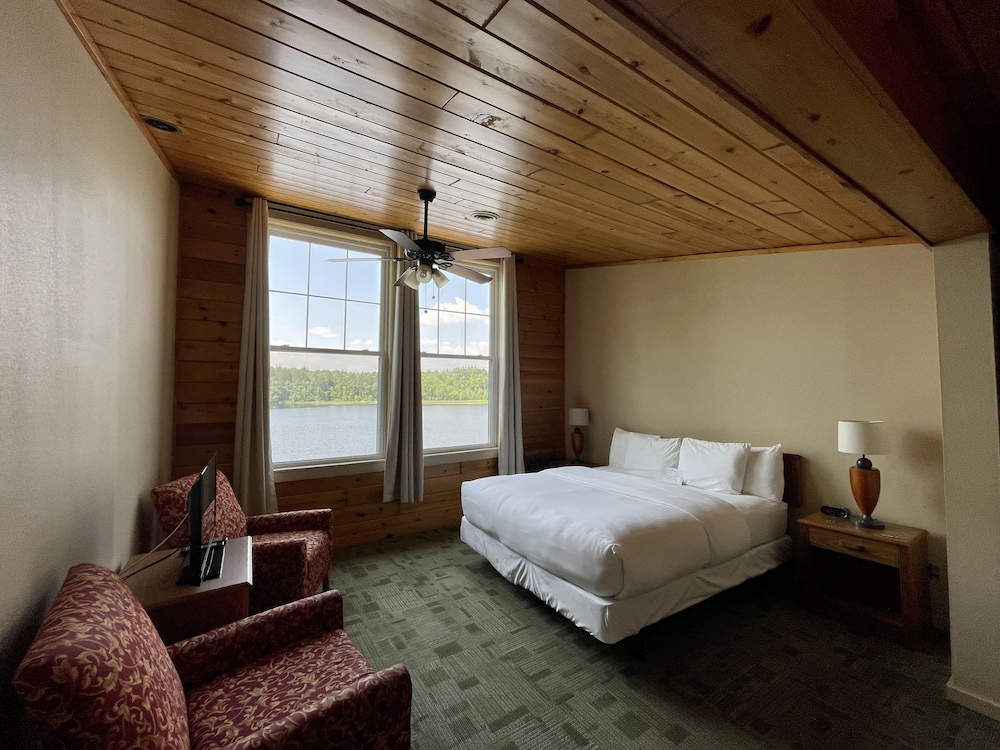 Room, 1 King Bed, Lake View, Lakeside photo 1