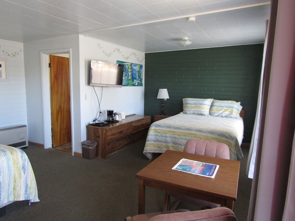 Standard Room, 2 Queen Beds photo 3