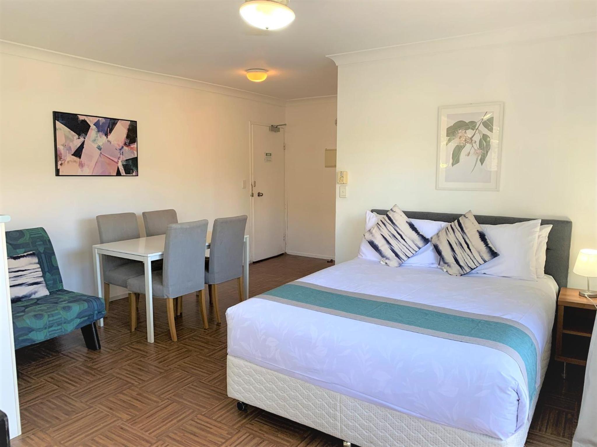 One-Bedroom Apartment (5 people) photo 3