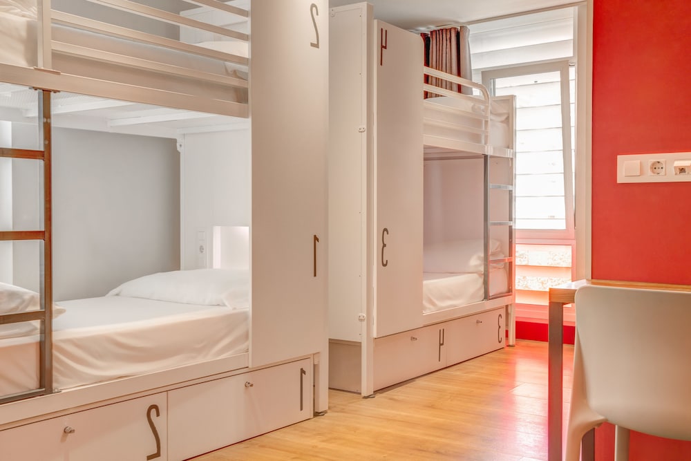 Private 4 bed Room photo 3