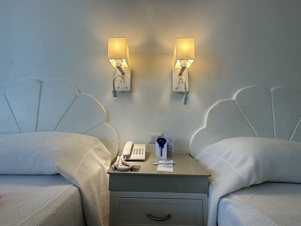 Premium Room, 2 Double Beds, Non Smoking, Pool View photo 3