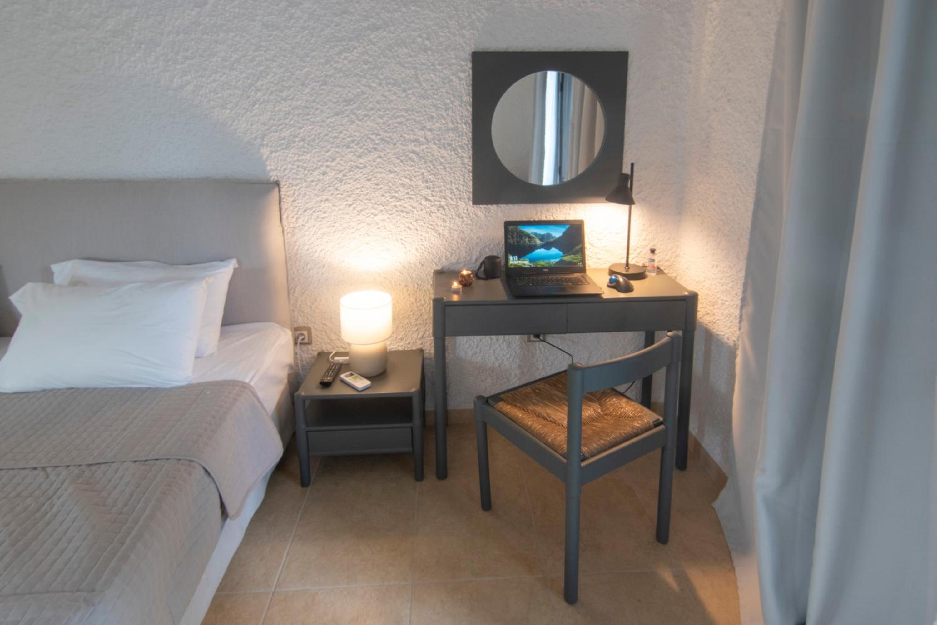 Double or Twin Room with Garden View - Photo 4