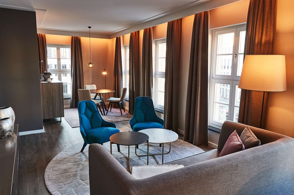 Suite - Photo 5