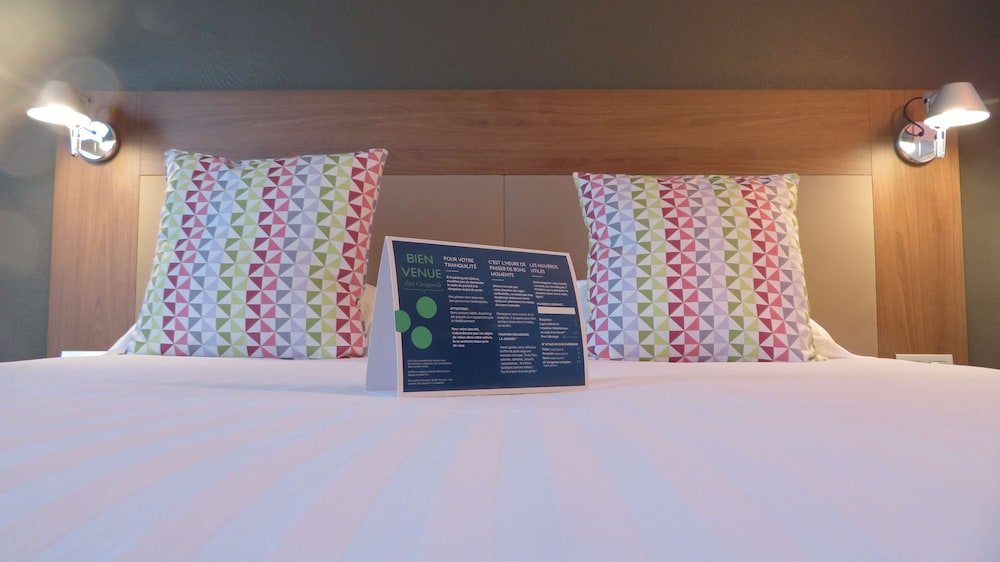 Standard Room, Multiple Beds - Photo 2