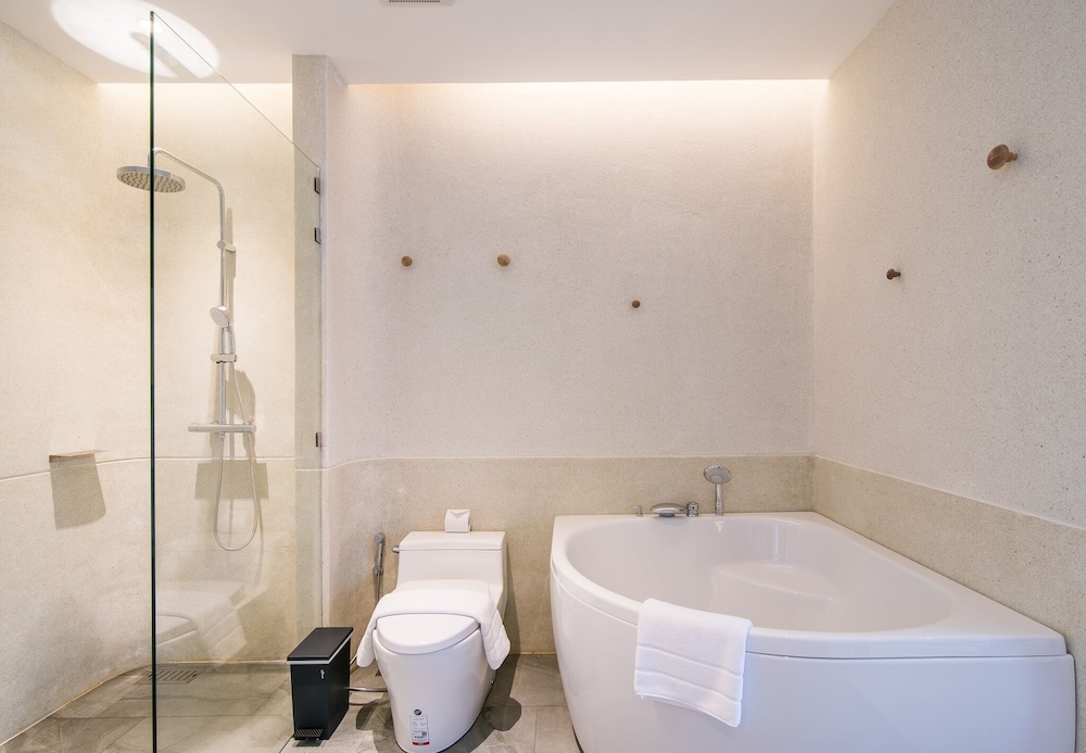 Pool Access Villa - Photo 9